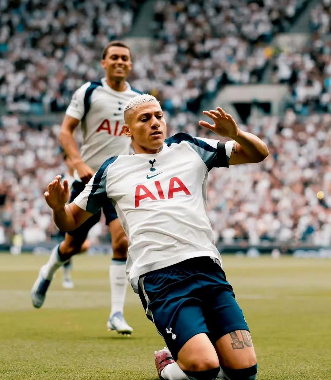 包含赛地聚焦：英超集结日热度飙升，布鲁克林篮网门线救险，球迷炸锅，阵容厚度经受考验的词条-九游官网